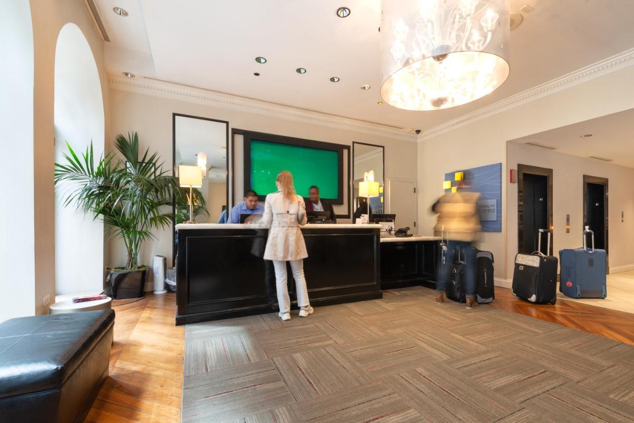 Holiday Inn Express Chicago - Magnificent Mile By Ihg Екстериор снимка
