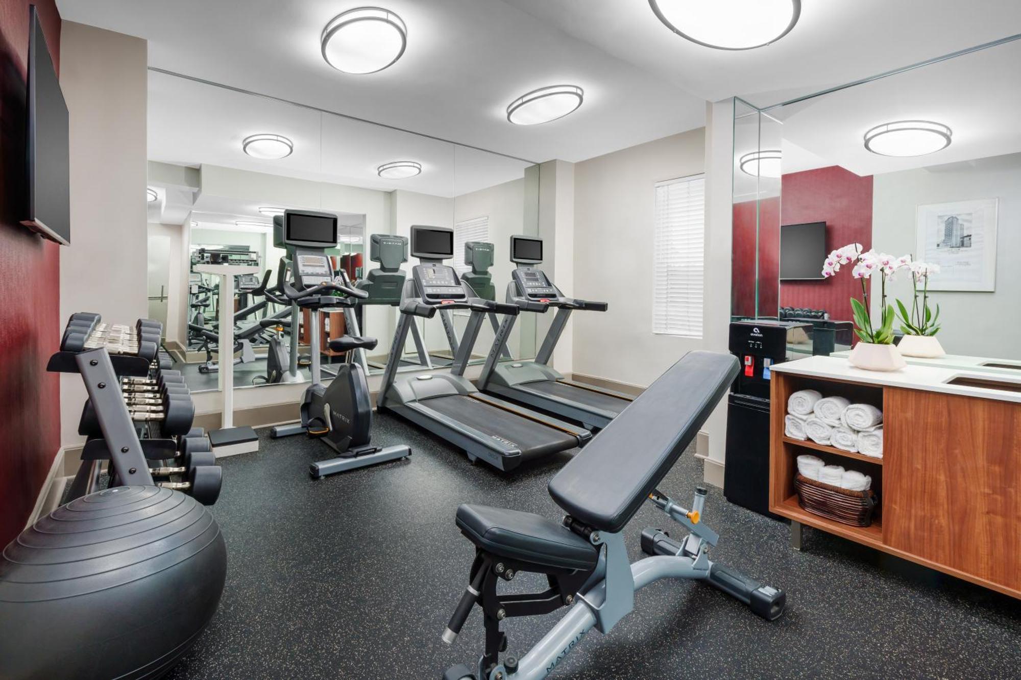 Holiday Inn Express Chicago - Magnificent Mile By Ihg Екстериор снимка