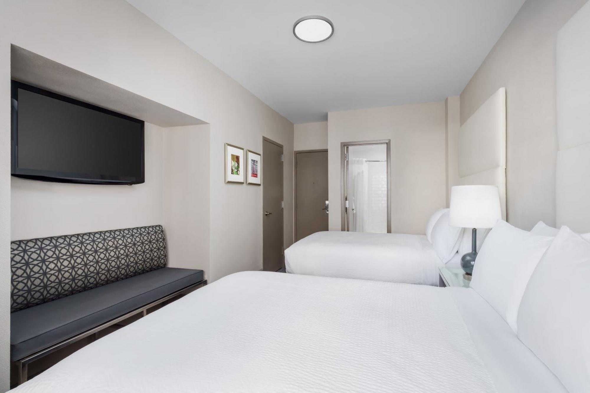 Holiday Inn Express Chicago - Magnificent Mile By Ihg Екстериор снимка