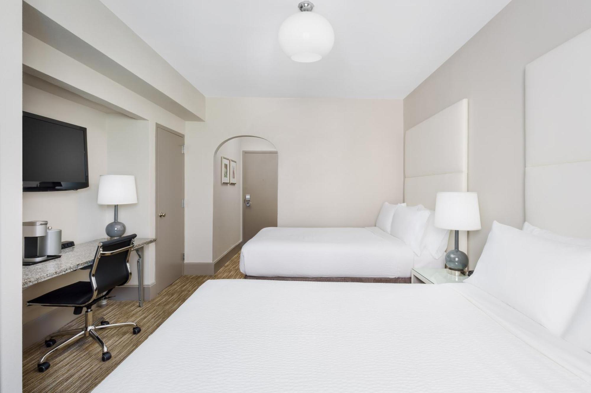 Holiday Inn Express Chicago - Magnificent Mile By Ihg Екстериор снимка