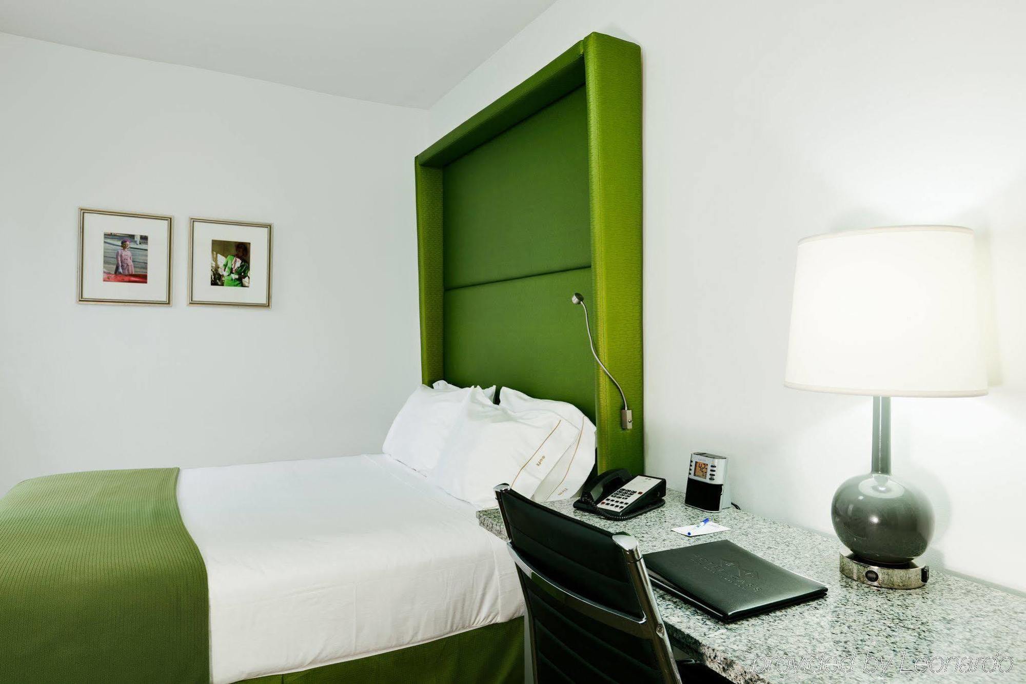 Holiday Inn Express Chicago - Magnificent Mile By Ihg Екстериор снимка
