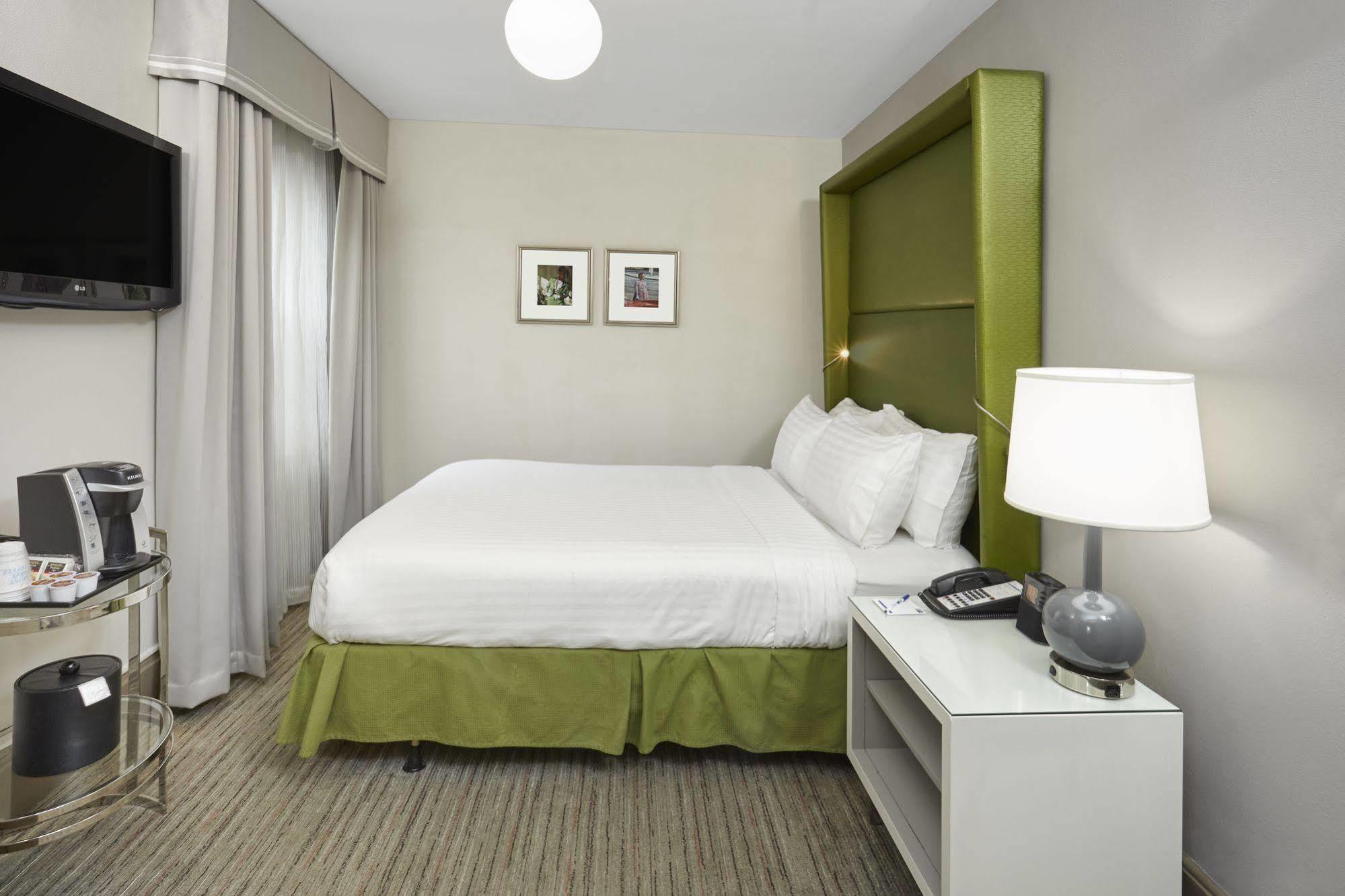 Holiday Inn Express Chicago - Magnificent Mile By Ihg Екстериор снимка