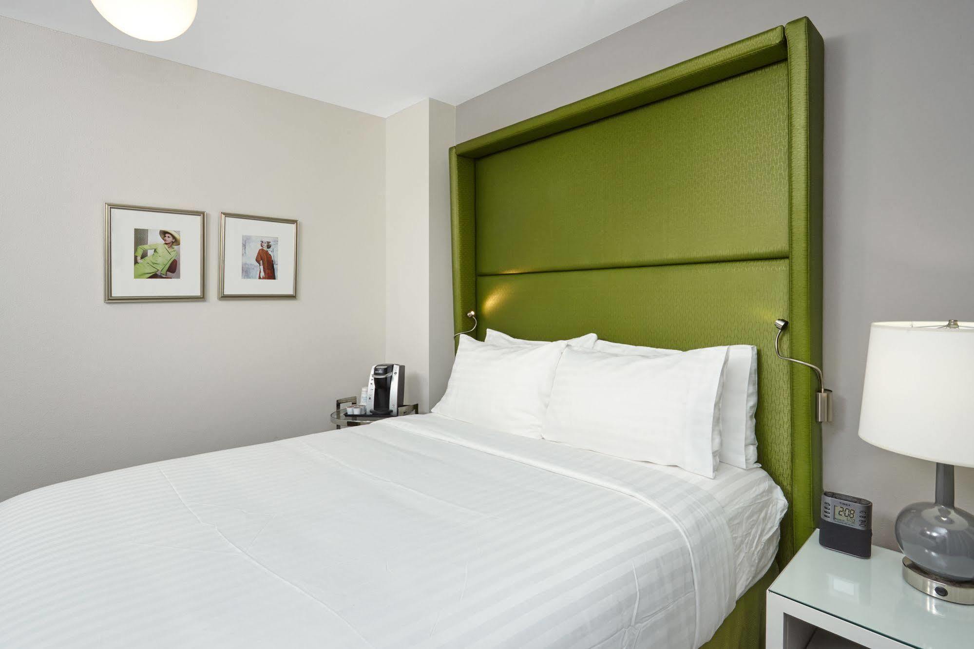 Holiday Inn Express Chicago - Magnificent Mile By Ihg Екстериор снимка