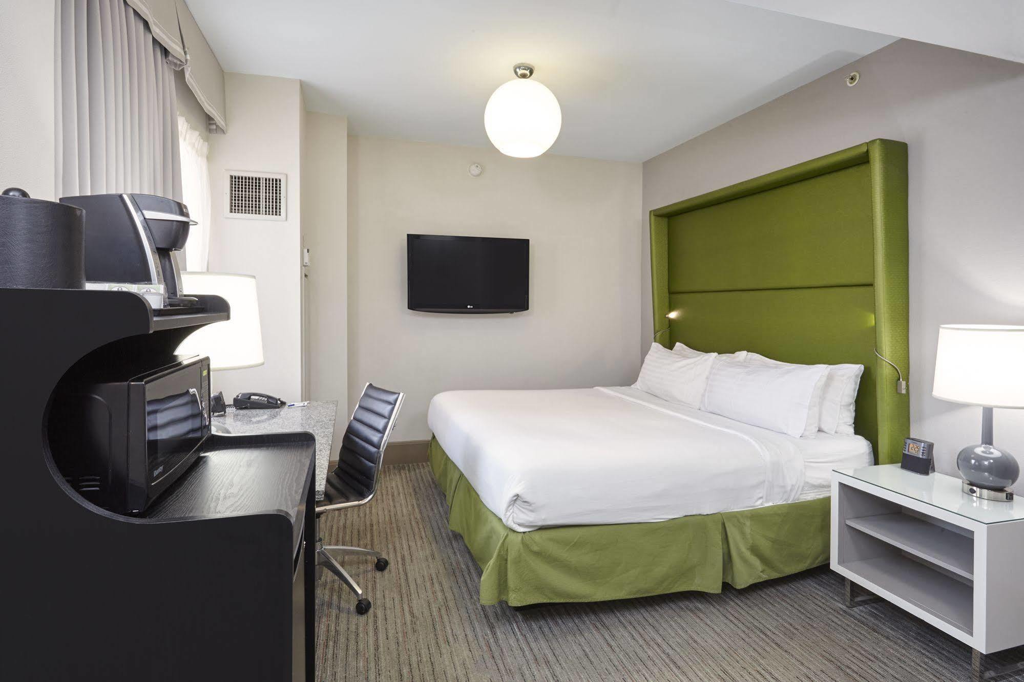 Holiday Inn Express Chicago - Magnificent Mile By Ihg Екстериор снимка