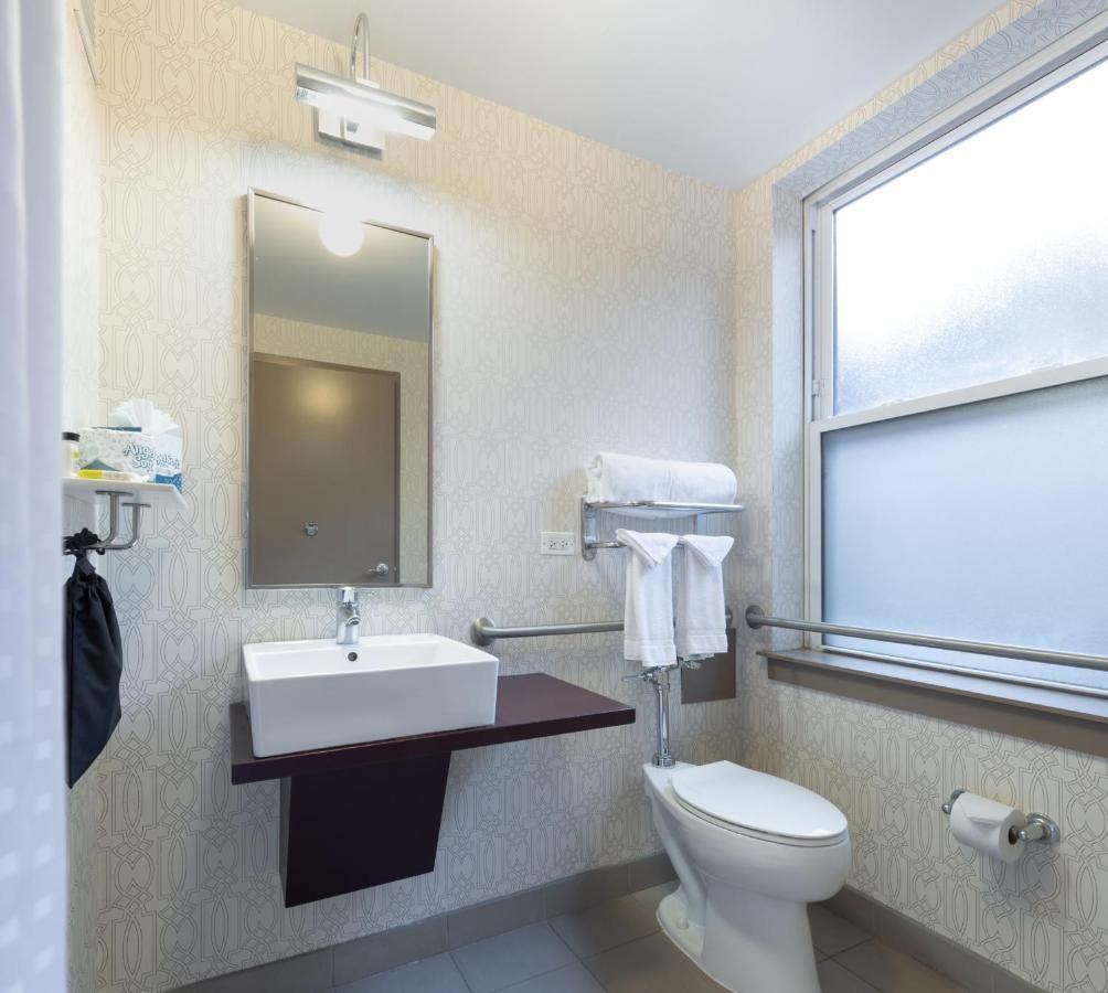 Holiday Inn Express Chicago - Magnificent Mile By Ihg Екстериор снимка