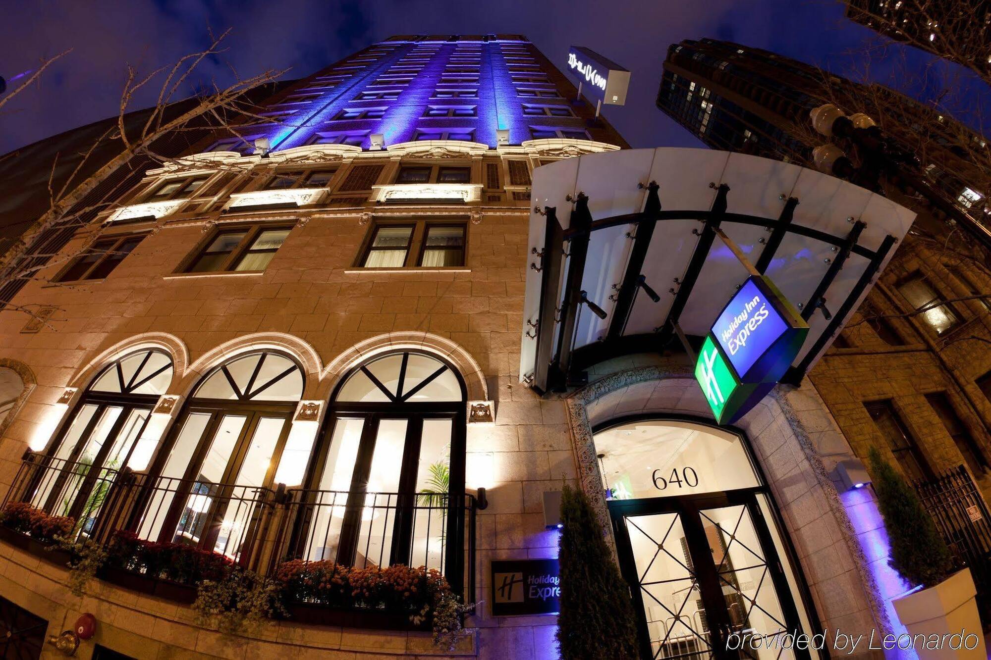 Holiday Inn Express Chicago - Magnificent Mile By Ihg Екстериор снимка