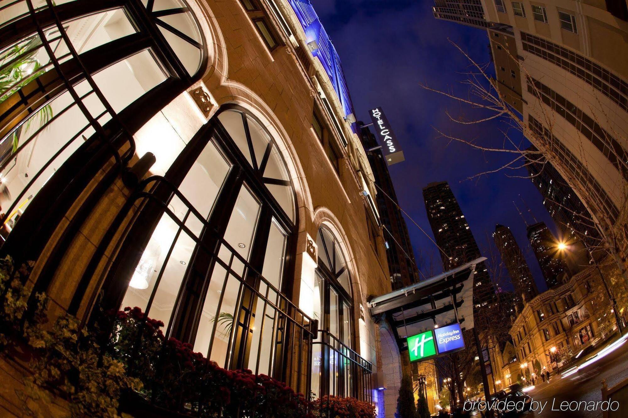 Holiday Inn Express Chicago - Magnificent Mile By Ihg Екстериор снимка